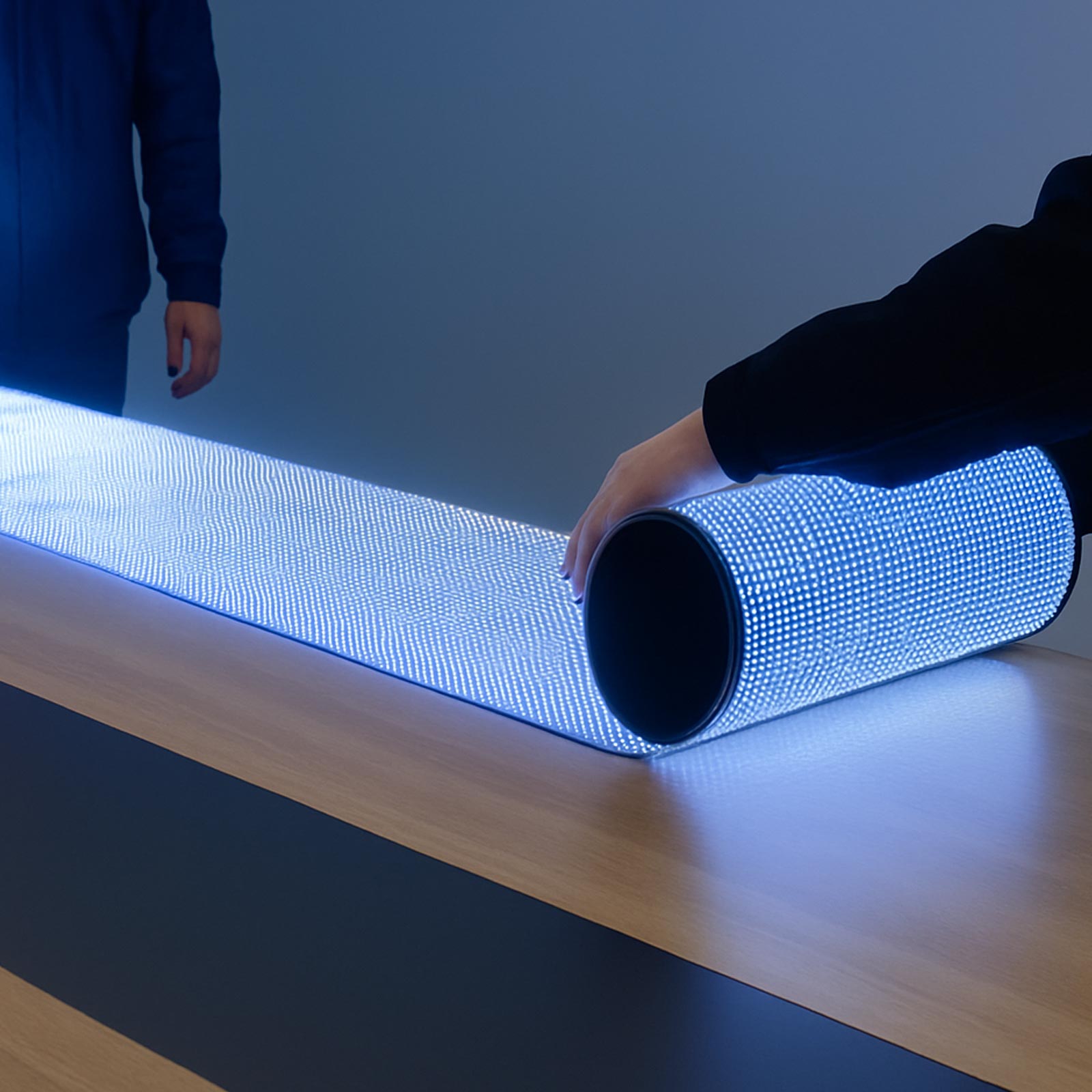 Indoor Transparent LED Display Flexible Curved Glass Wall Screen for Shopping Mall Store